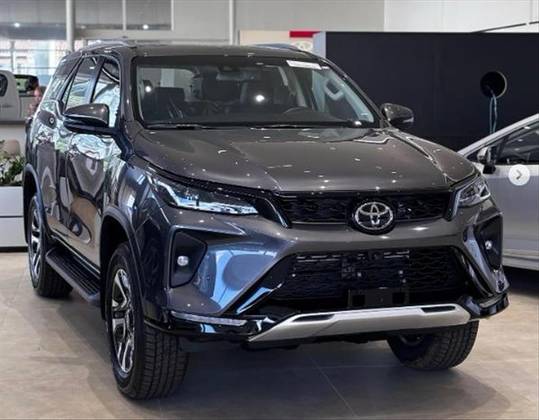 TOYOTA HILUX SW4 2.8 D-4D TURBO DIESEL SRX PLATINUM 7L 4X4 AUTOMÁTICO